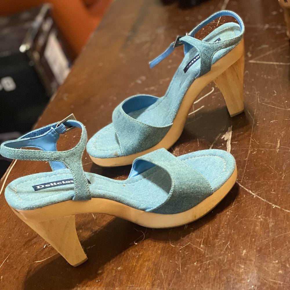 Delicious Women's denim wood Heeled Sandals - Picture 1 of 4